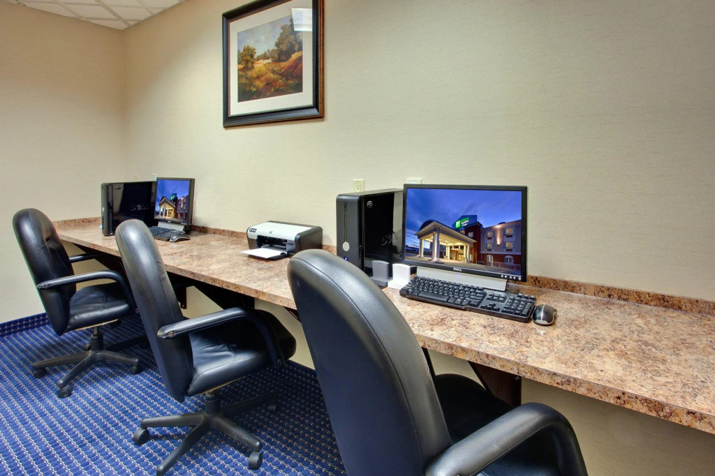 Holiday Inn Express Hotel & Suites-Hinton by IHG