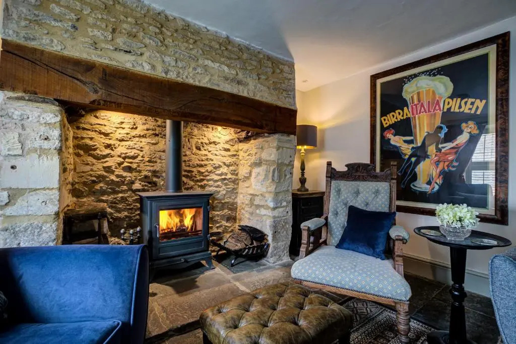 Chic Georgian town house in Cotswold town centre