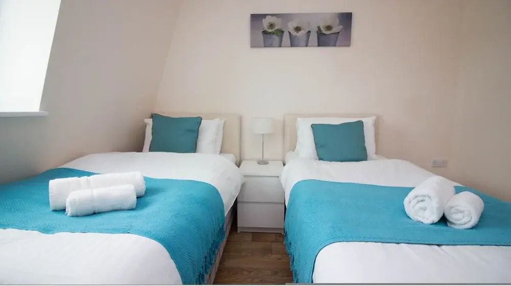 Stayzo Castle Point 18 Apartments - Premier Lodge