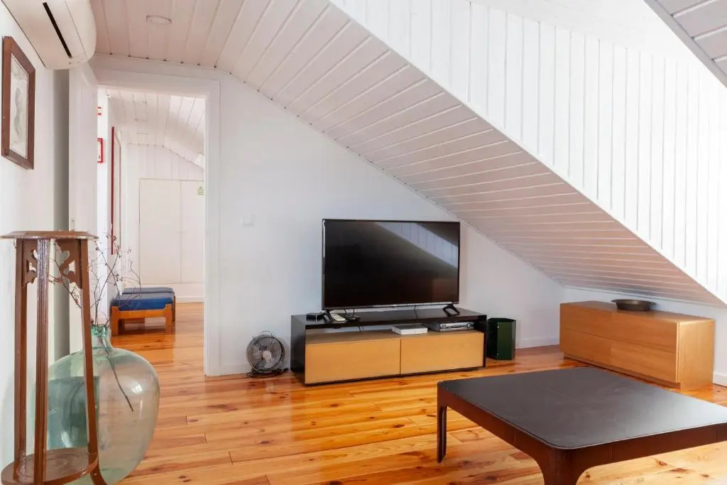 Alfama Stunning River and Historic City Views 2Bedrooms & 2Bathrooms AC Balcony 18th Century Building