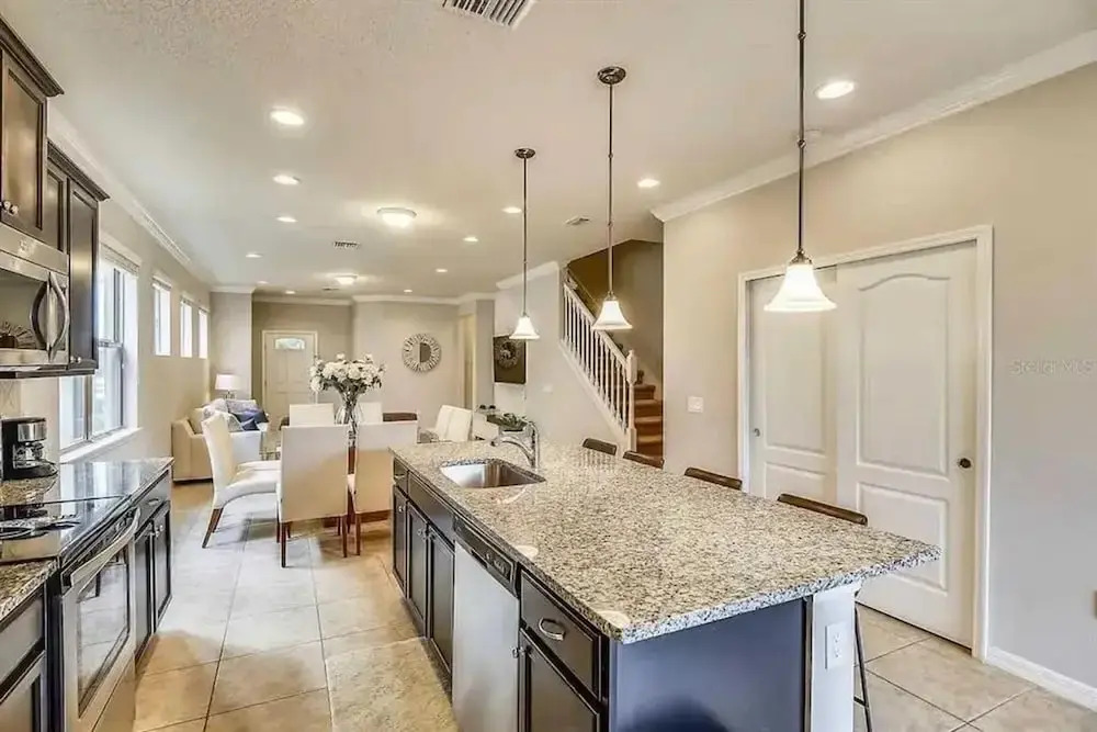 Gorgeous 5Bd w Private Pool Windsor Westside 8893