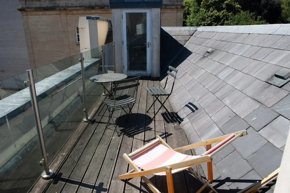1 Bedroom Apartment With Private Roof Terrace