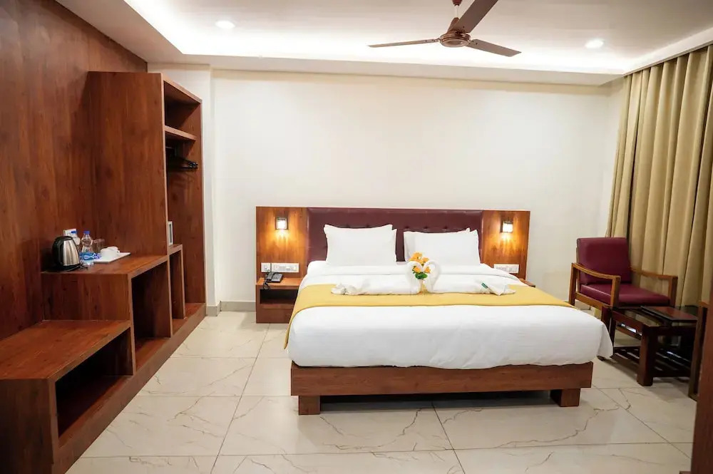 Hotel The Pearl Shine
