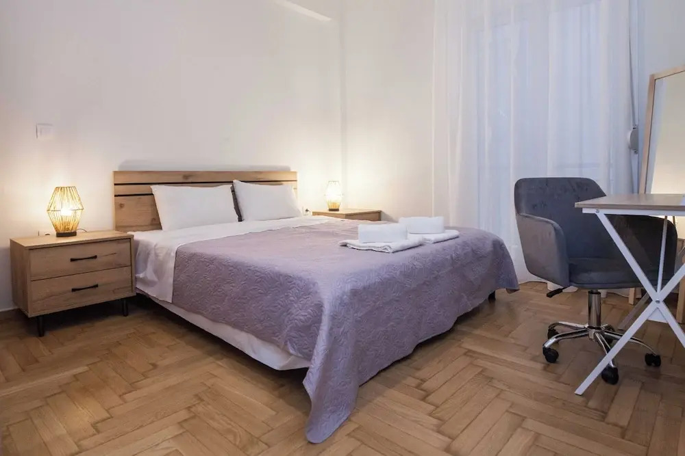 Fresh Urban Apt with Balcony in Zografou
