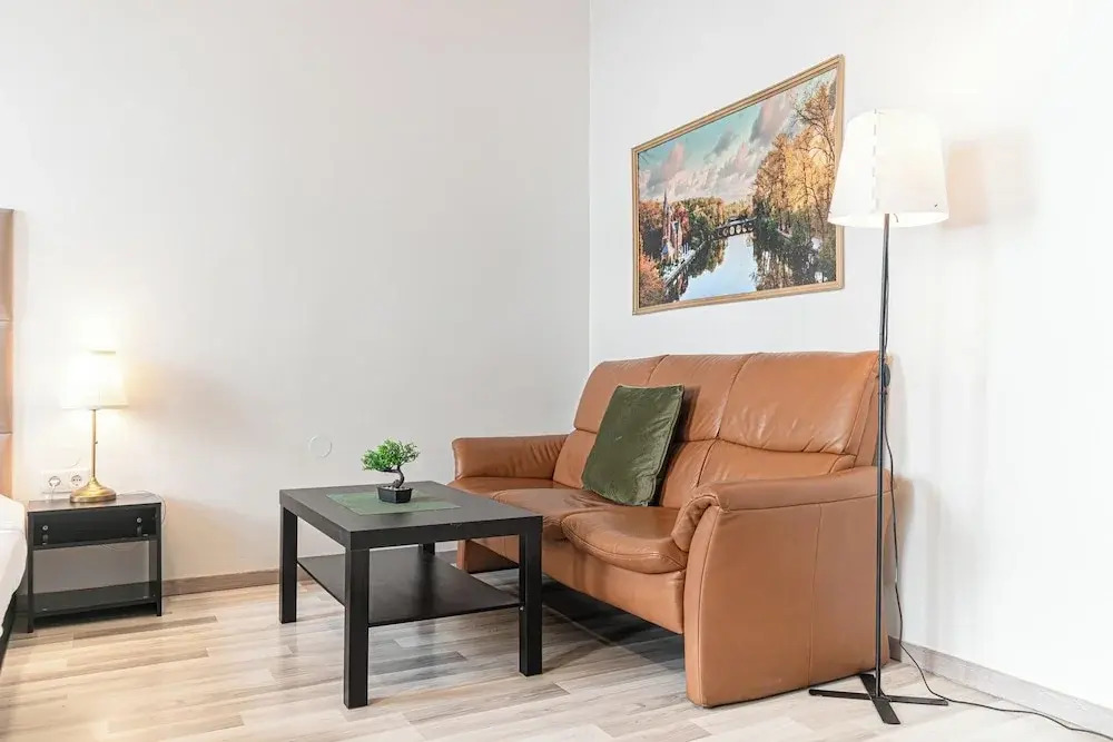 Comfy 2BR Apt Near U6 Station Long Stay