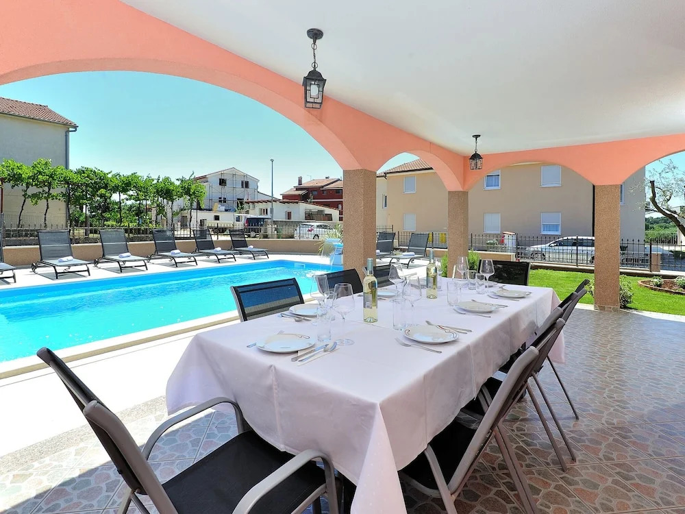 Modern Holiday Home in Novigrad With Swimming Pool