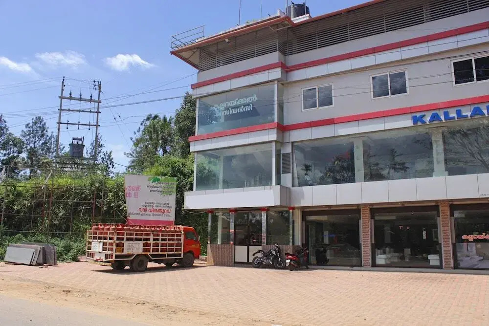 Kallarackal Residency by OYO Rooms
