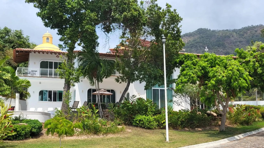 Heated Pool & Chef with Full Staff Included - 30 guest