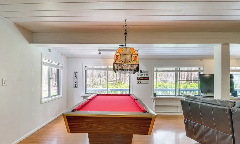 Deck + Pool Table: Pinetop-lakeside Nature Escape