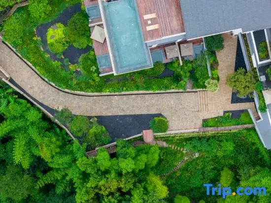 Trip.com Group Country Retreats (Mount Emei Yixi-Qingyin Joint Resort)