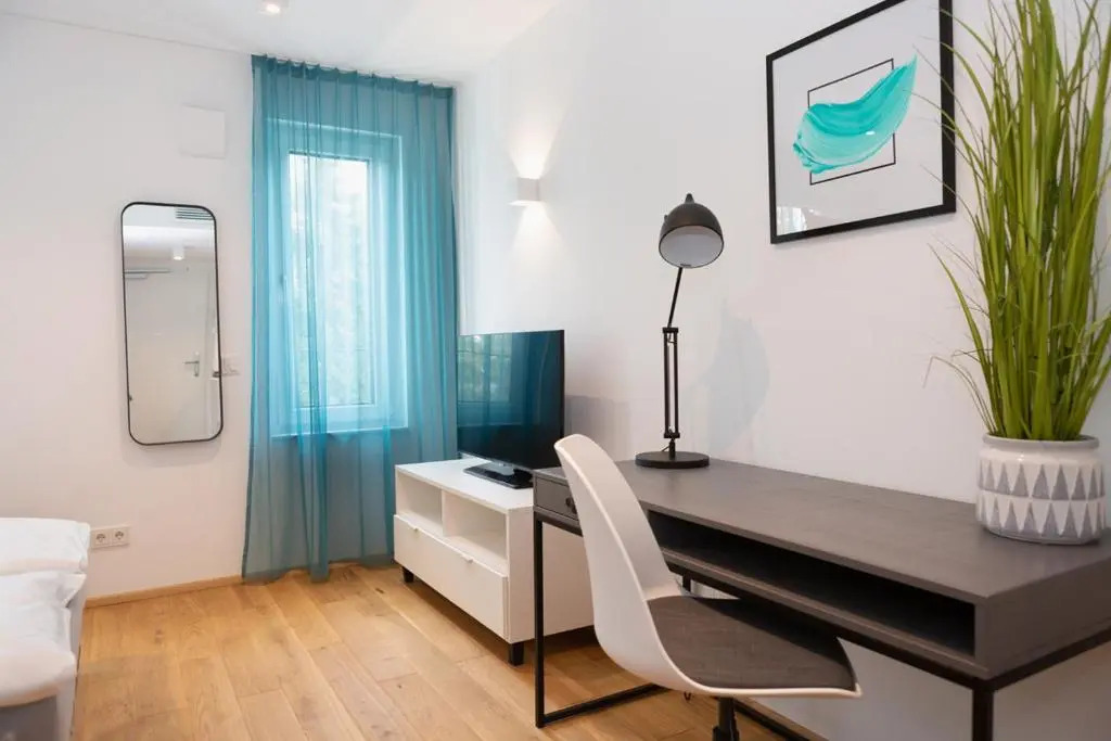 SERVENTO Boardinghouse