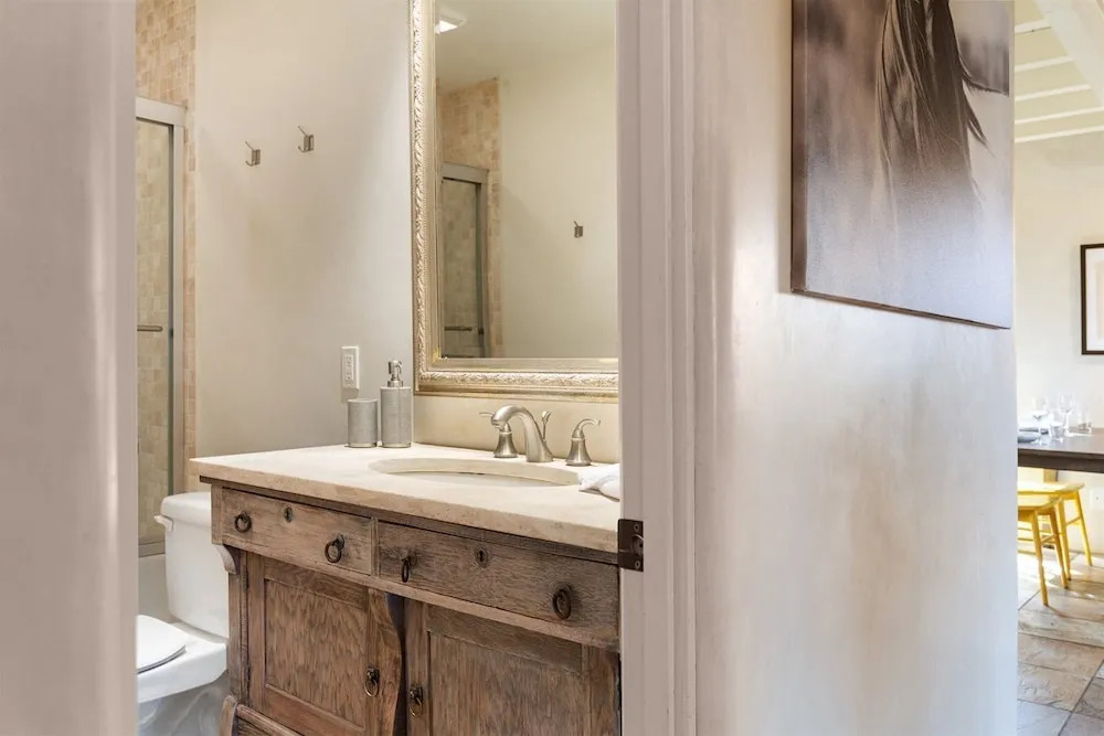 Reposado - Kiva Fireplace, Walk Everywhere, Adorable Patio