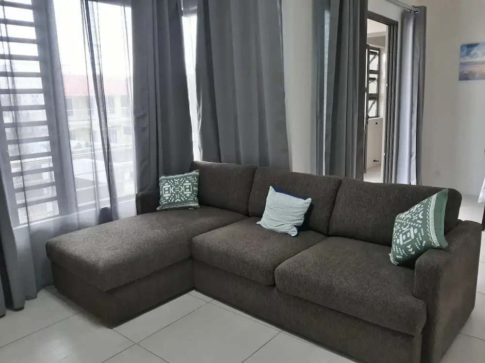 Cosy Two Bedroom Apartment With Pool and Parking