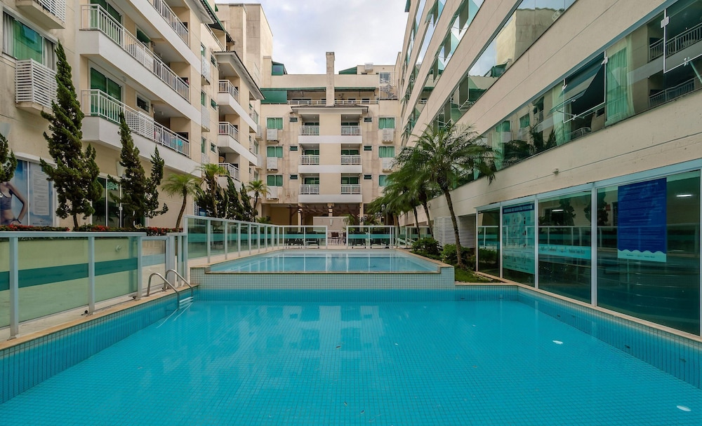 Apts in Condo w/ Pool and Gym 450m From the Beach - SBH