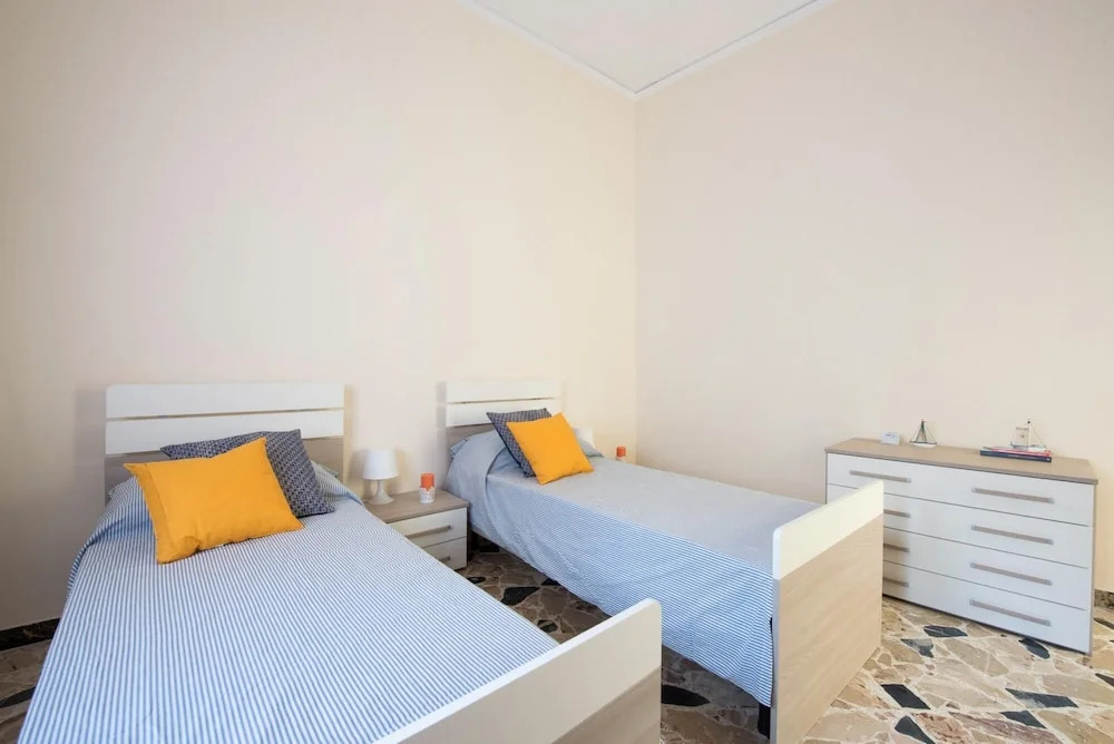 Casetta Vista Mare in Piazza a Mondello by Wonderful Italy