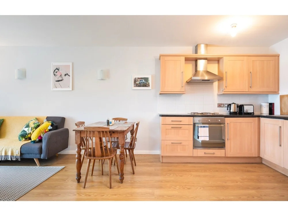 Bright & Modern, 1 Bedroom Apartment for up to 4