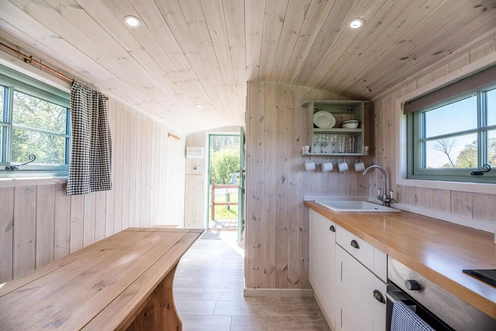 Honeysuckle Farm Hut 4 - Suffolk Farm Holidays