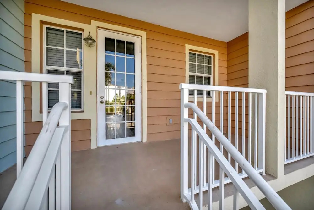 Mangrove View 2BR - Pool Hot Tub Gym Access
