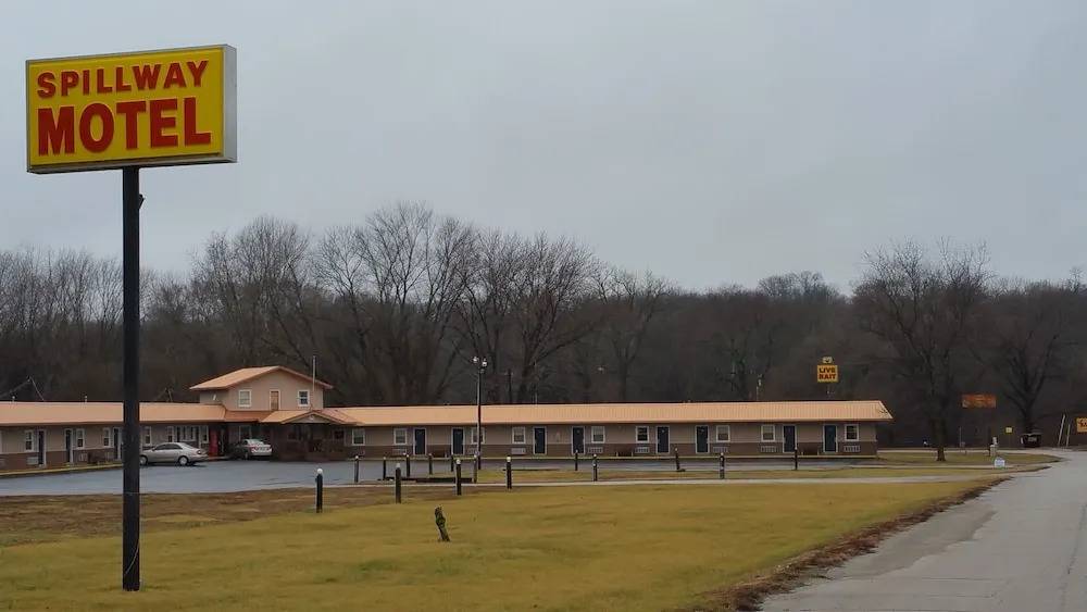 Spillway Motel