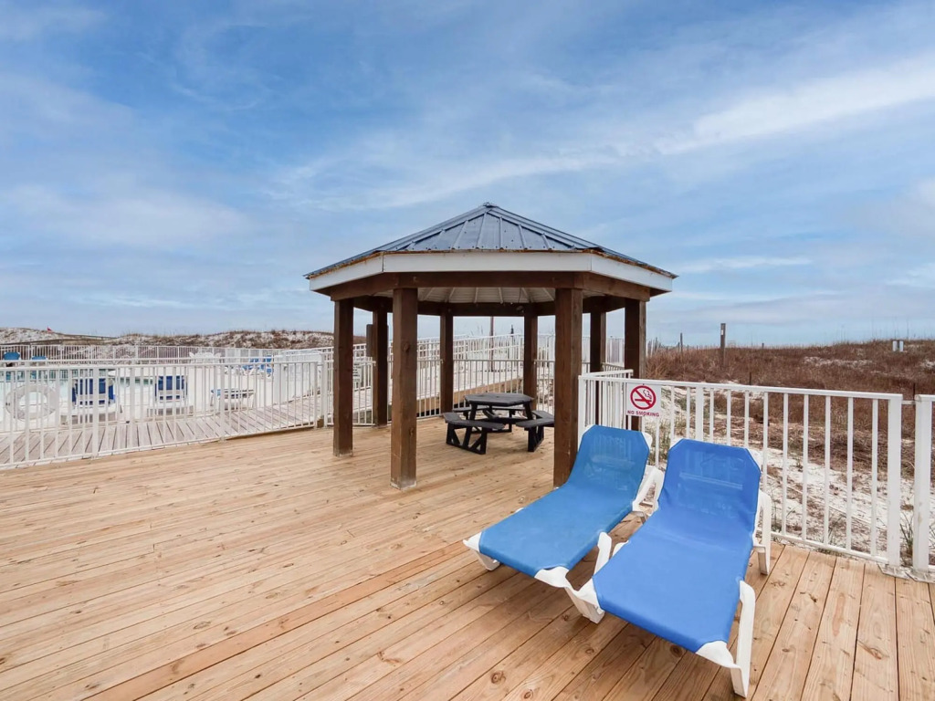 Roomy loft condo on the sugar sands of Orange Beach with mulitple pools