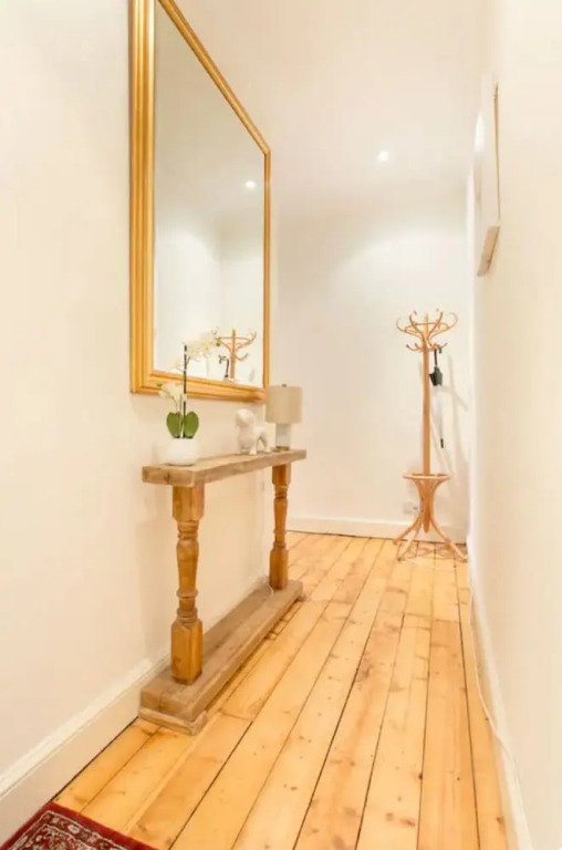 Spacious Traditional 3 Bedroom Flat in New Town