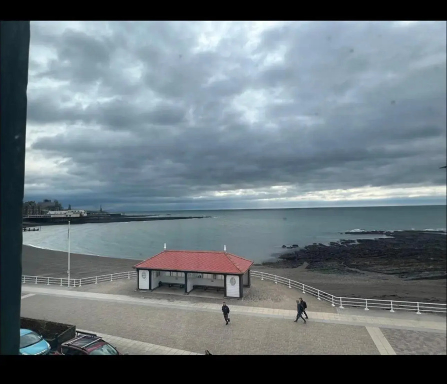 Sea View Modern Apartment - Sleeps 2