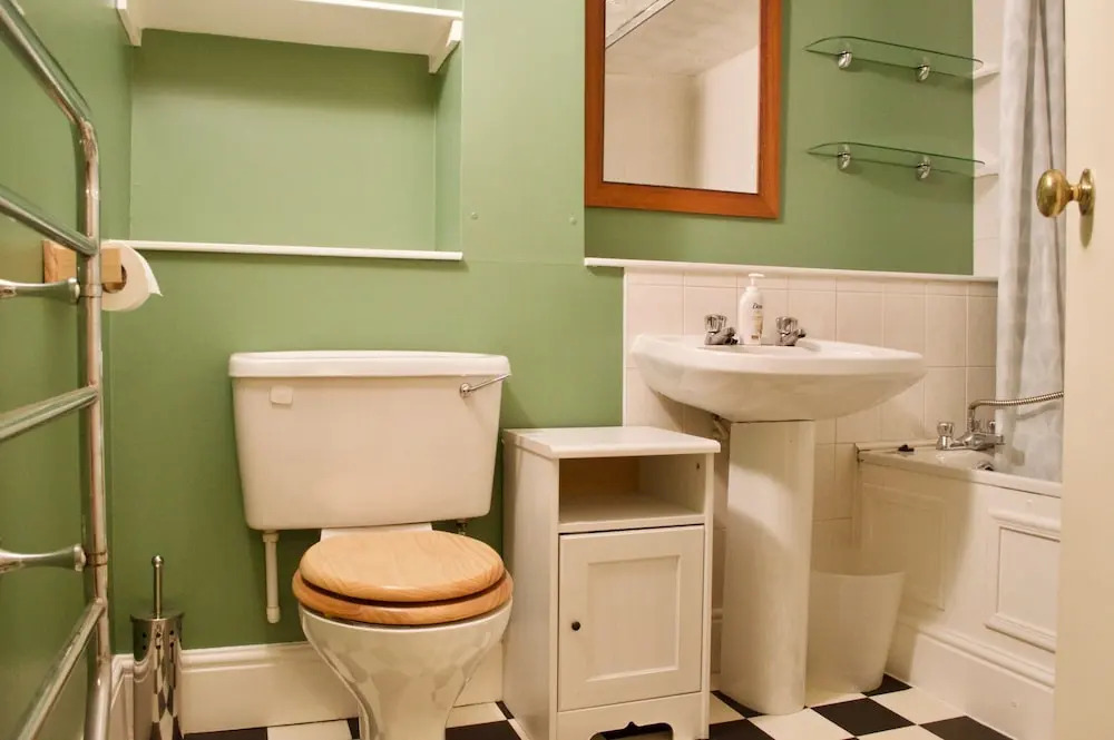 2 Bedroom Abbeyhill Apartment