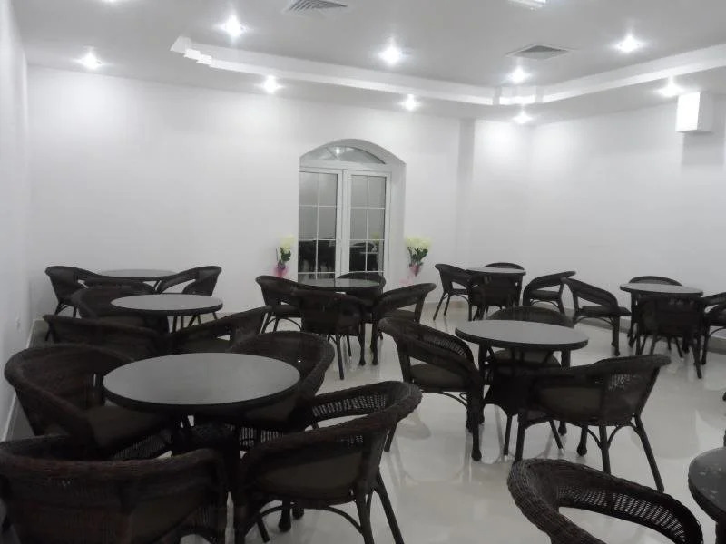 Al Mandoos Hotel