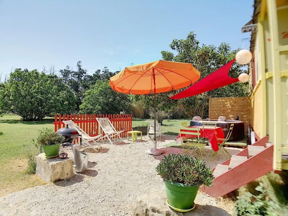 MAS MAURANE-Roulotte avec SPA privé