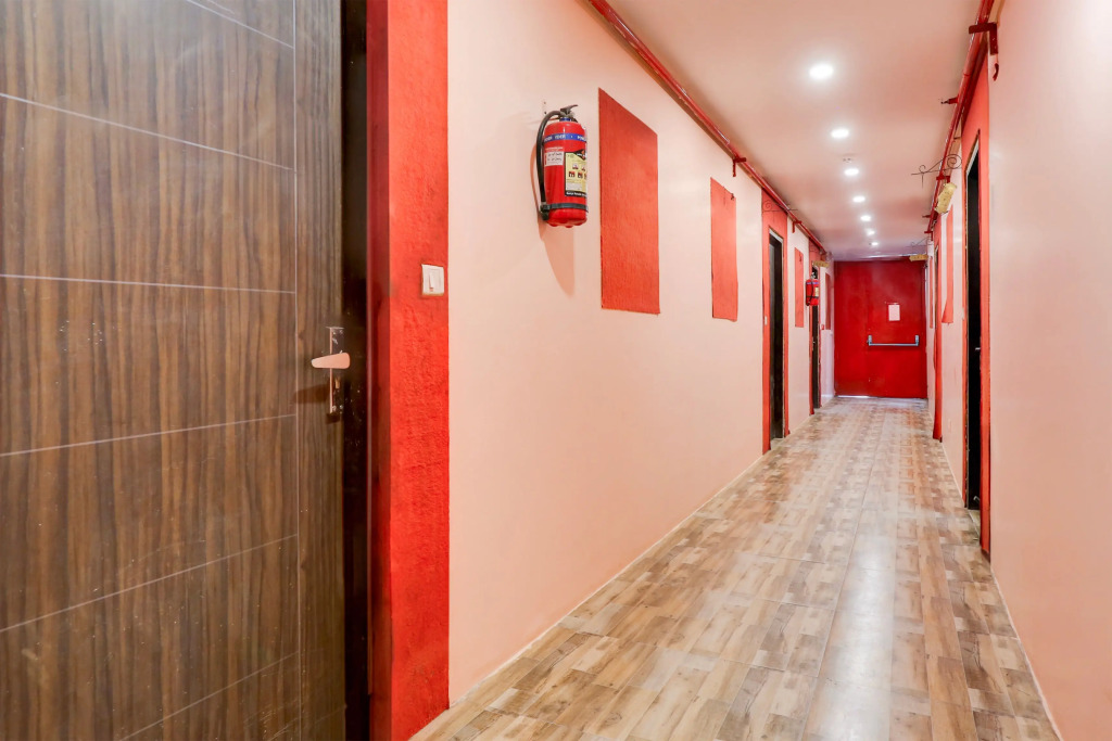 Super Hotel O S J Residency