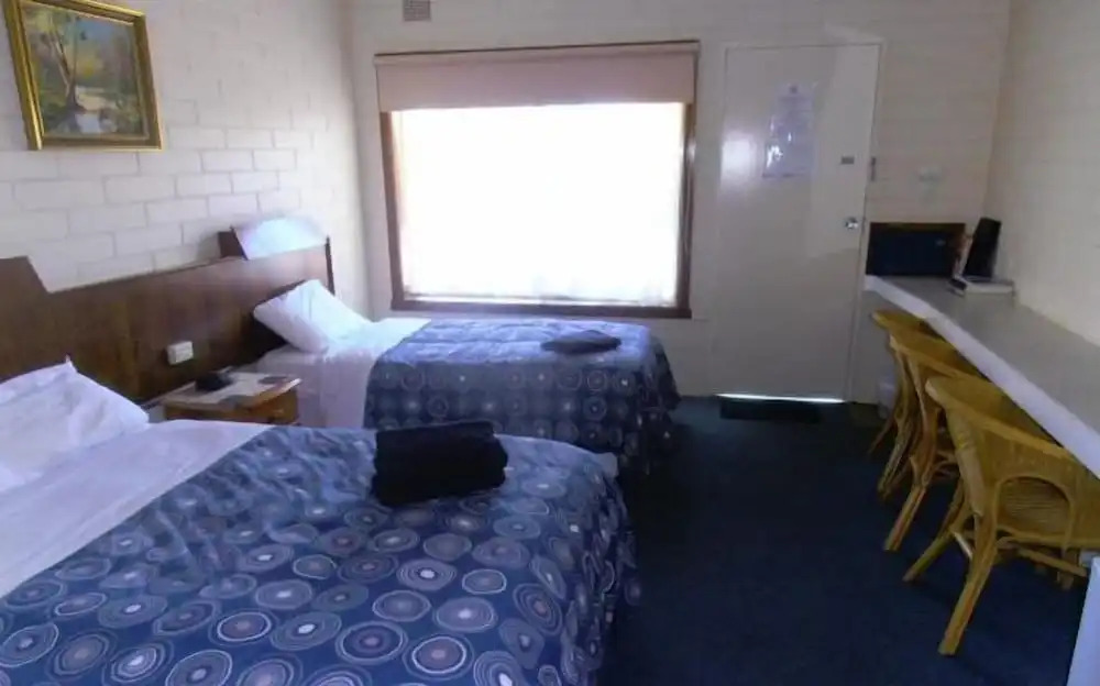 Opal Motel