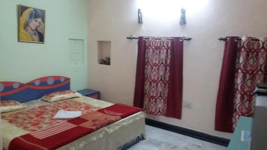 Jag Niwas Guest House & pure veg restaurant