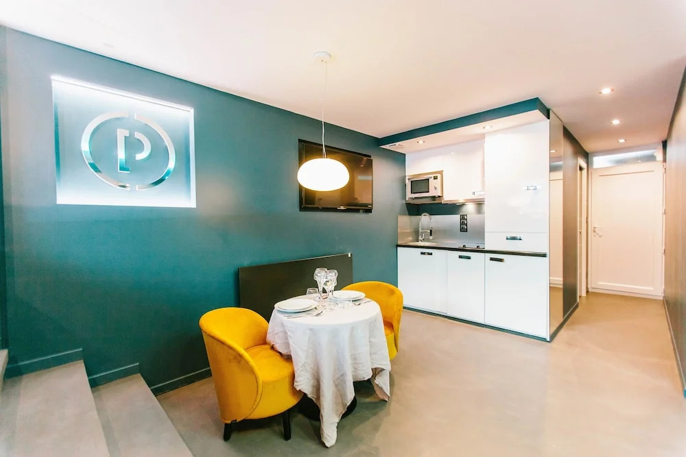 Parenthèse Concept Room