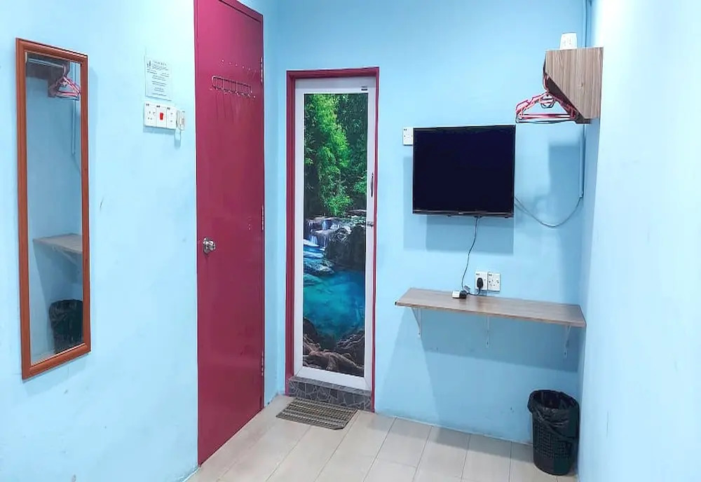 OYO 90937 Tanjak Hotel