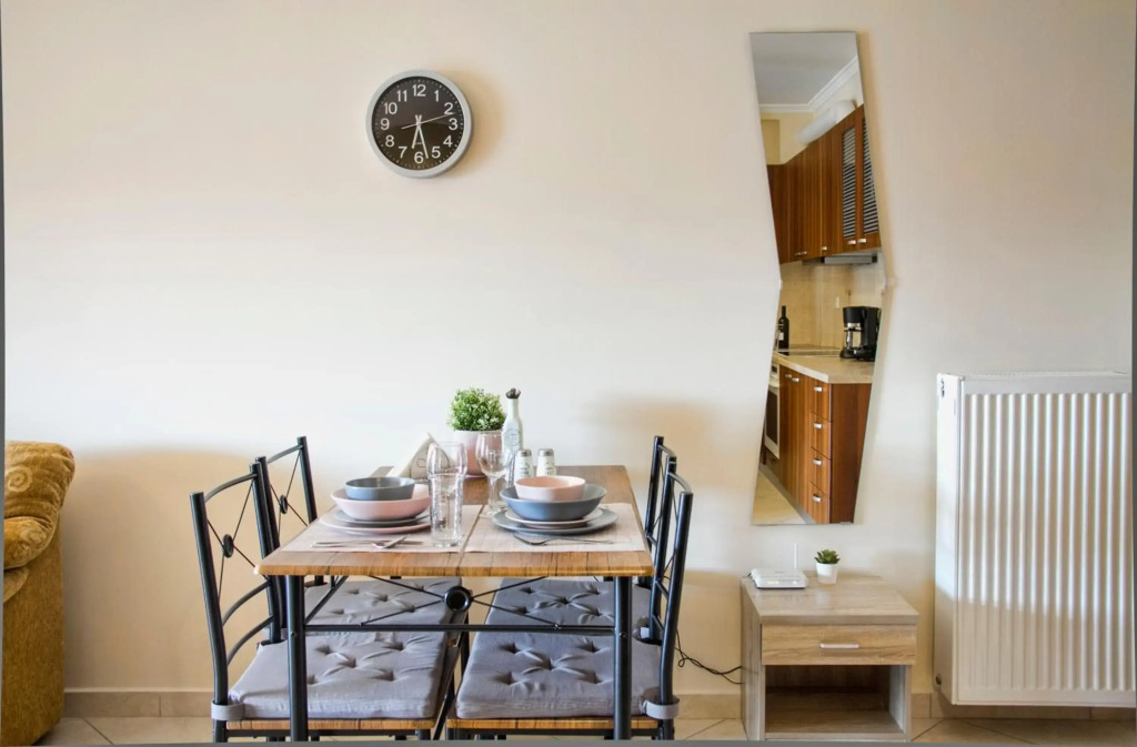 Charming Apartment near Athens Center and the Sea