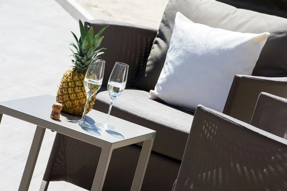 Haus Gregori Modern & Central Stay in Vineyard with Rooftop & Served Breakfast
