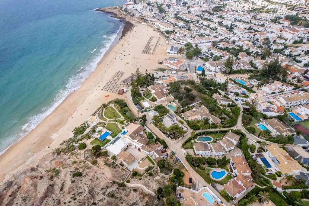 CoolHouses Luz, 3 Bed linked house, shared pool, a stone's throw of the sea, Casa Sirrah
