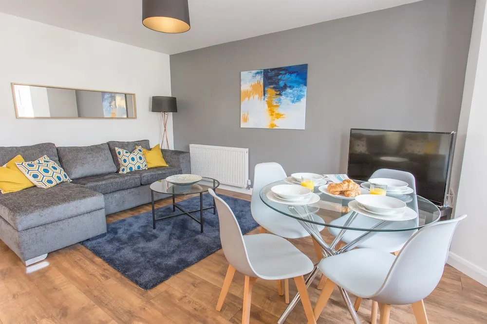 Modern Bright 1-2 Bed Apartments Oxford, with Free Parking ,OX4 Near BMW Science Park & Hospitals