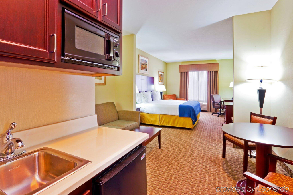 Holiday Inn Express Hotel & Suites Magee by IHG
