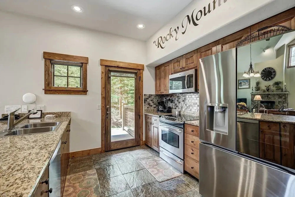 Private Townhome Close To Ski Back And Hot Tub 3 Bedroom Townhouse