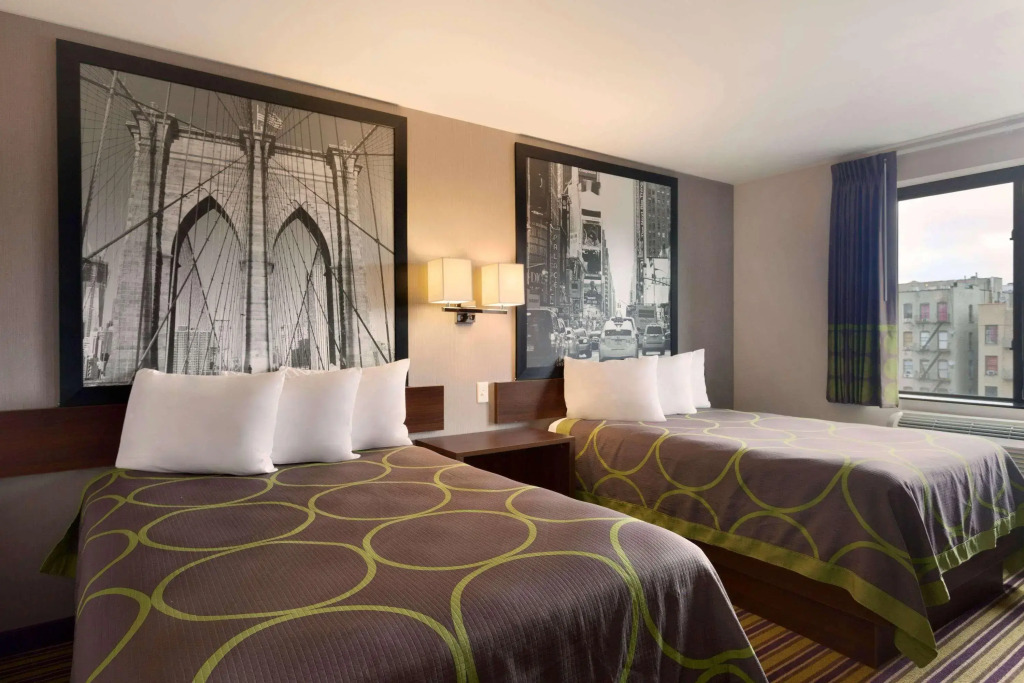 Super 8 By Wyndham Bronx