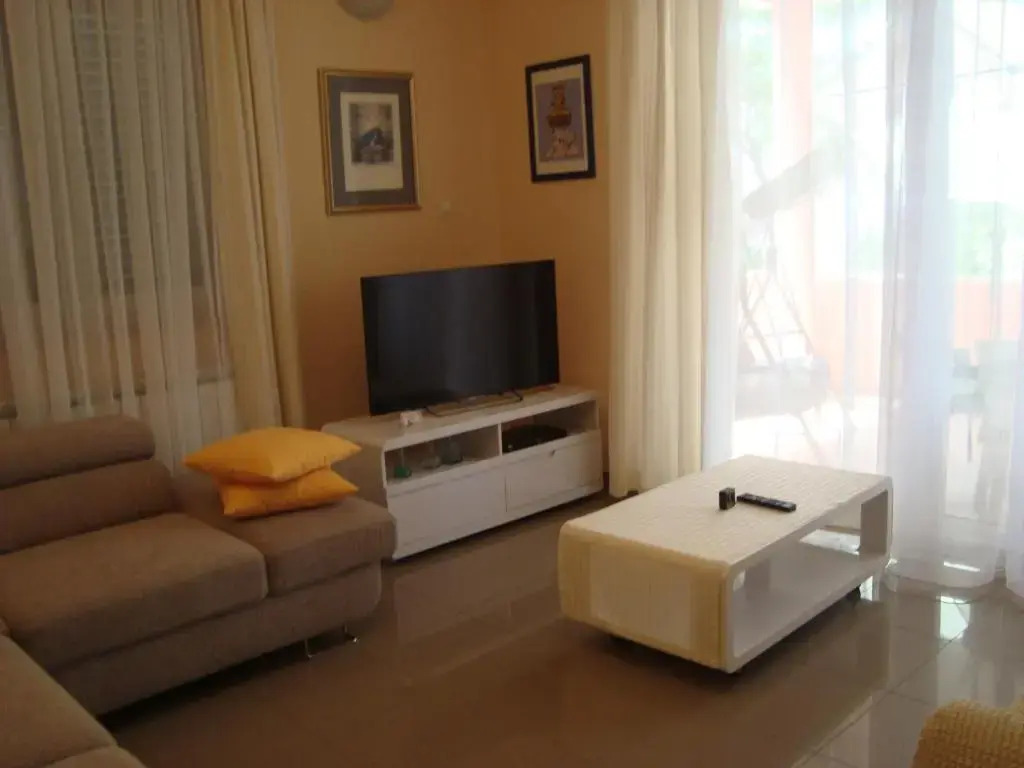 Apartments Eja