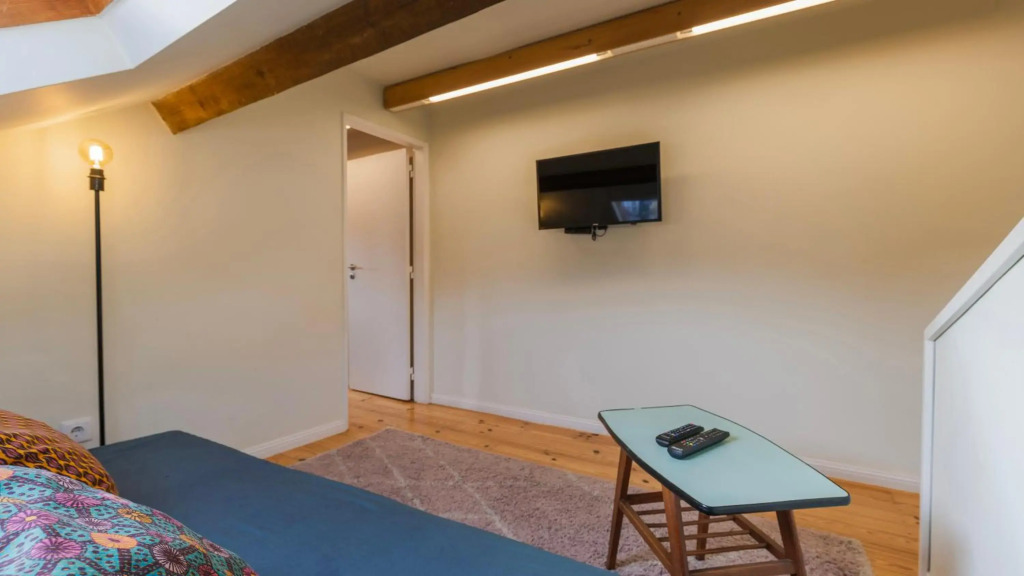 Trendy, Vintage with Castle View Apartment 44 by Lisbonne Collection