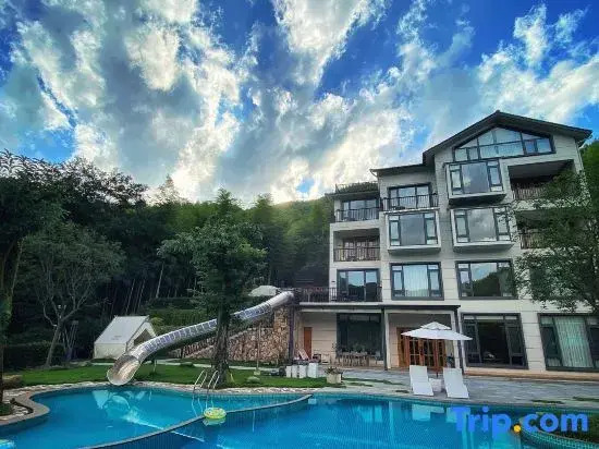 Anji Yunshang Grassland Yuzhu Xiaozhu Hot Spring Homestay