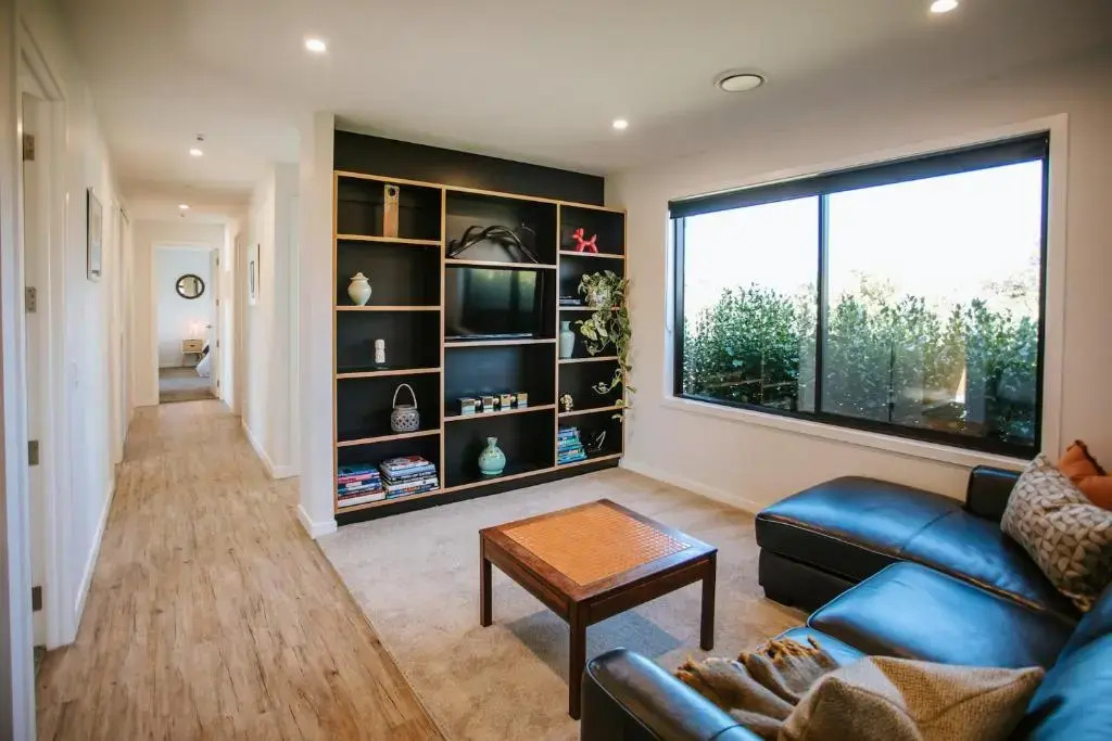 Minaret Ridge - Family Friendly - Sleeps 8 - Mountain Views - Close to Lake