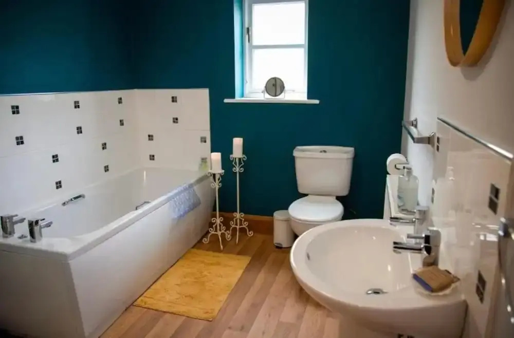 4 Bed - Sleeps 10 - Pets - Parking - Games Room