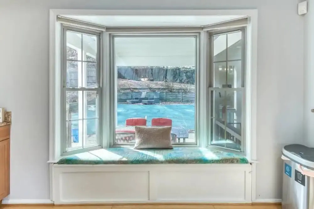 3BR Modern Home w Pool Sunroom National Harbor, Fort Washington