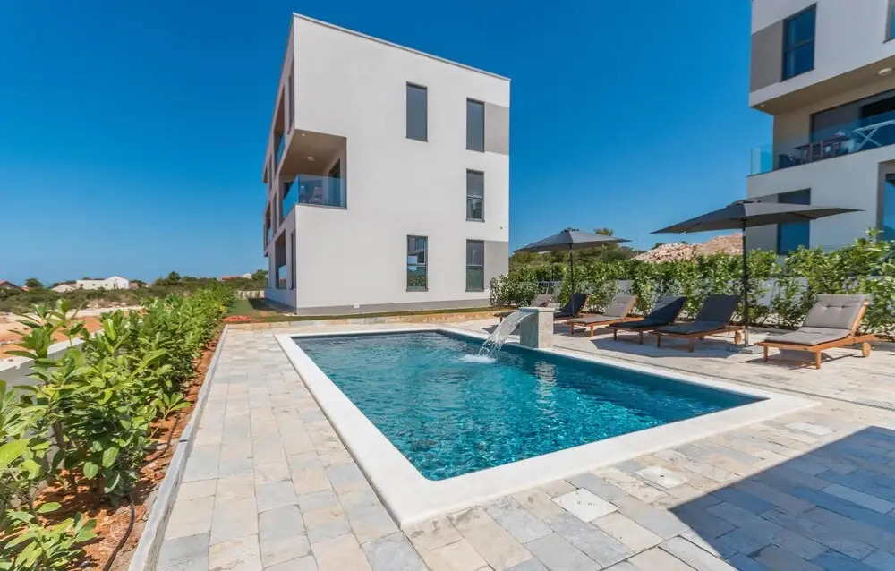 Nice Apartment in Sveti Filip i Jakov With Wifi, Heated Swimming Pool and 2 Bedrooms