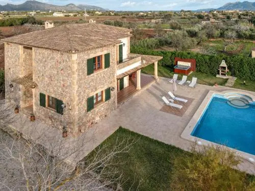 Villa Can Canaveret by Villa Plus
