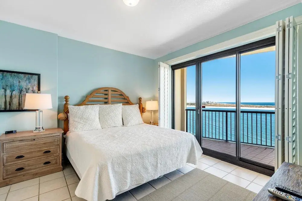 Grand Pointe 702